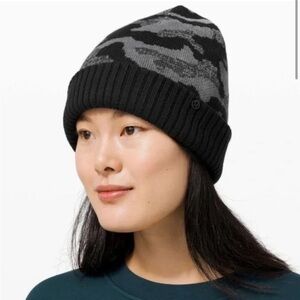 BNWOT Lululemon Room For Warmth Beanie Hat Black/Gray